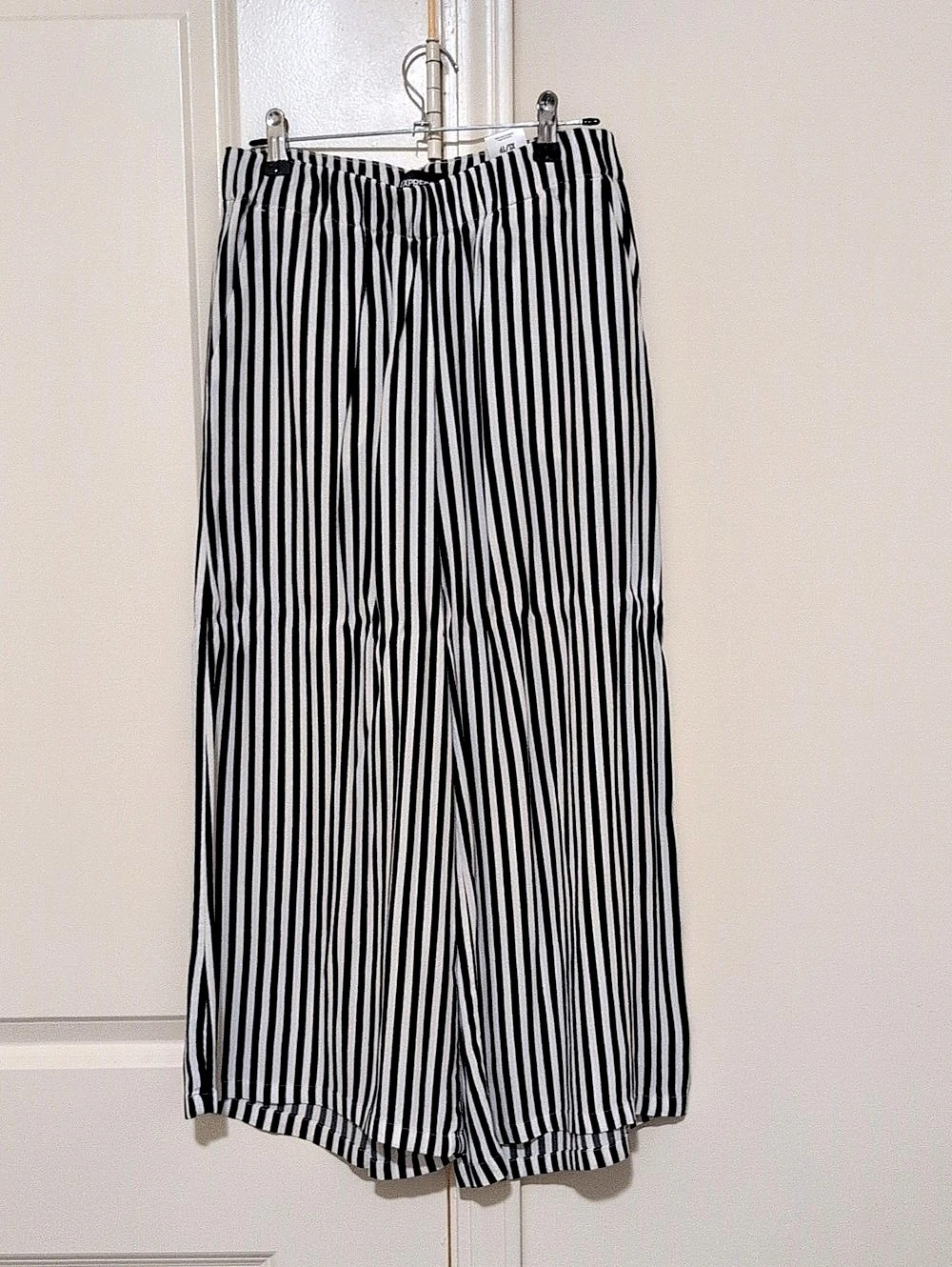 Express Striped Cropped Culottes Mid Rise Black & White XS